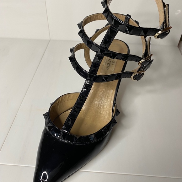 VALENTINO GARAVANI - Rockstud Caged 65 Black Patent Ankle Strap Pump - Picture 4 of 14